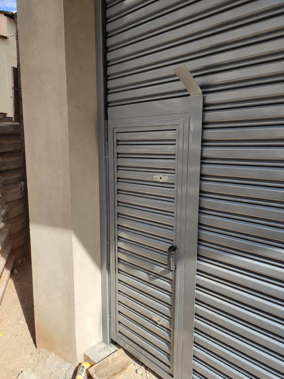 Porta automática de enrolar em detalhe